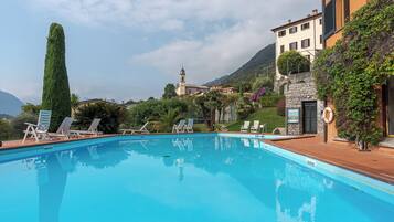 Piscina externa sazonal