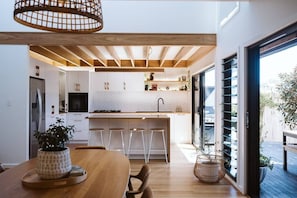 Micro-ondes, chaise haute