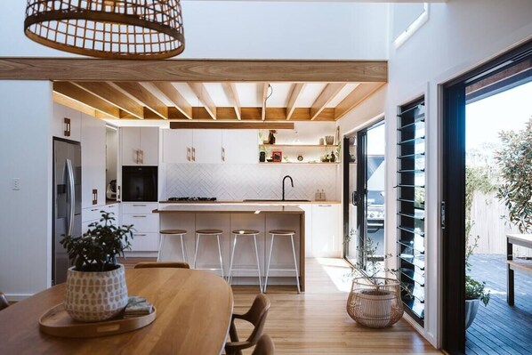 Microondas, silla alta para bebés