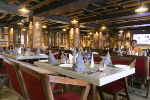 Restaurant - HOTEL HIRISA Unit Hotel Fortune Palace (Jamnagar)