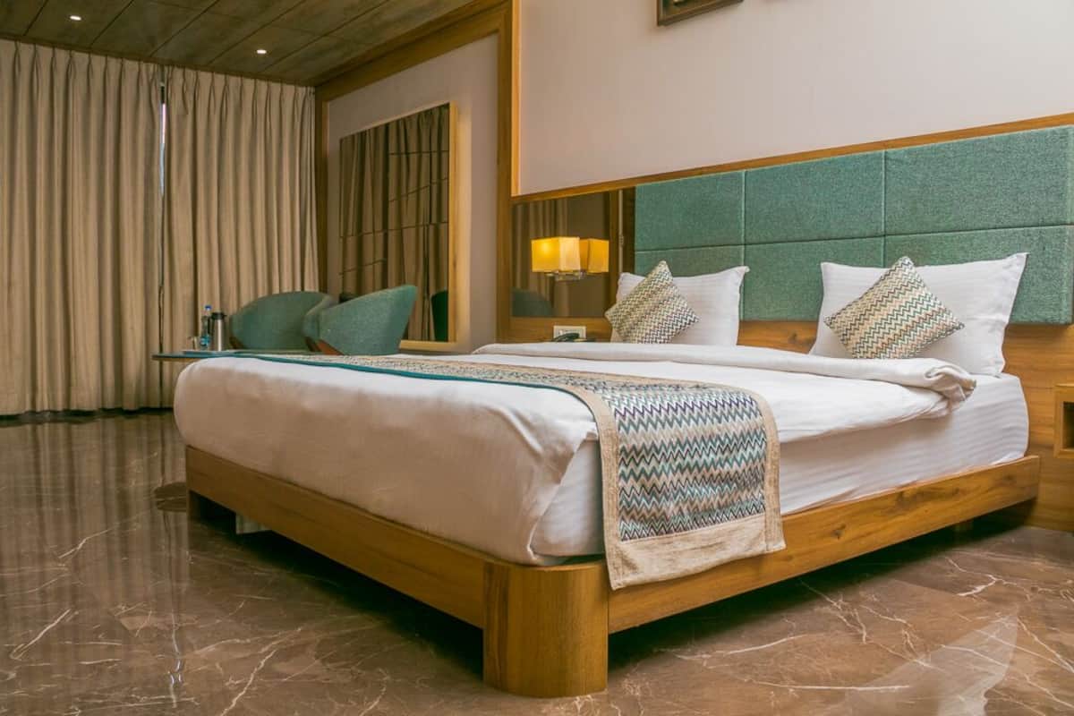 Basic Room, 1 King Bed | 1 bedroom, desk, soundproofing, free WiFi
