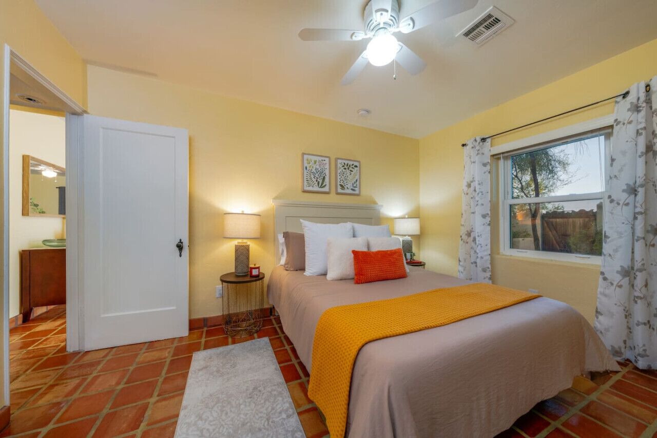 2 Schlafzimmer, Schreibtisch, Bügeleisen/Bügelbrett, Reisekinderbett