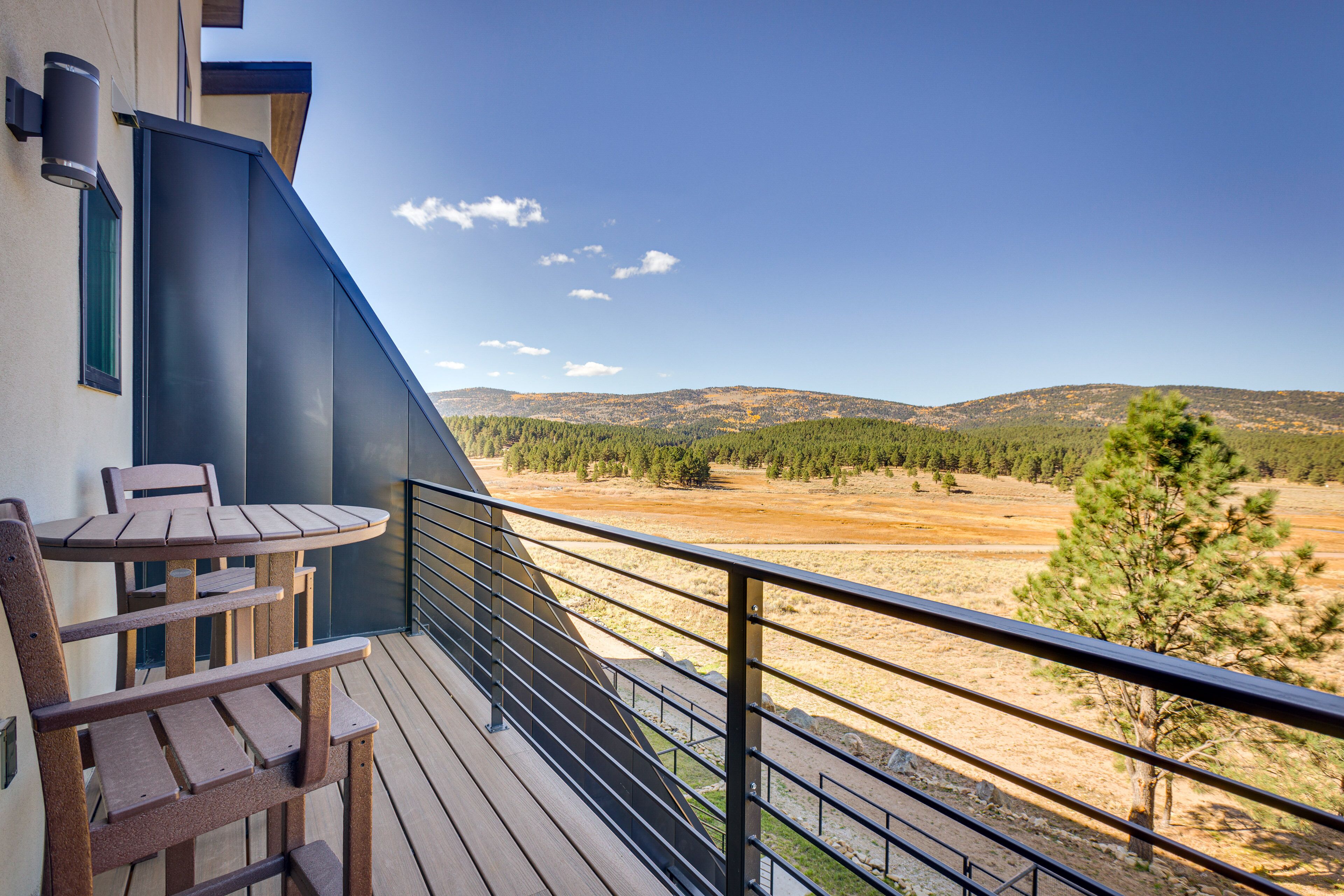Angel Fire Home w/ Hot Tub < 1 Mi to Ski Slopes!