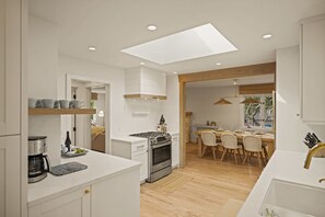 Fridge, microwave, oven, stovetop - Carmel Jewel Box: Beautifully remodeled 3BR 2BA (Carmel)