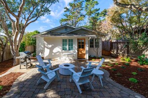 Outdoor dining - Carmel Jewel Box: Beautifully remodeled 3BR 2BA (Carmel)