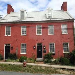 Exterior - Light Horse Inn: Suite 3 (Harpers Ferry)