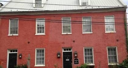 Light Horse Inn: Suite 3