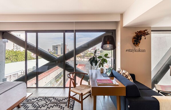 المنشأة من الداخل