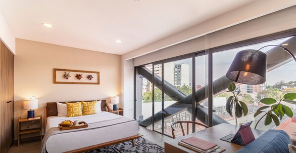 2 عدّة غرف نوم ومكتب ومكواة/لوح كي وسرير سفر