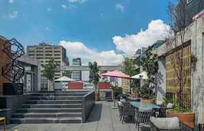 تناول الطعام بالخارج