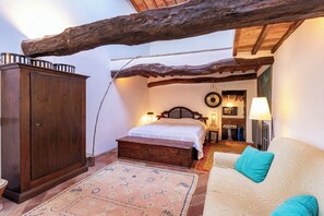 Family Villa, Multiple Bedrooms, 2 Bathrooms (Casale Al Sole Tra Le Vecchie Vigne 6) | 3 bedrooms, free WiFi, bed sheets - Casale Al Sole Tra Le Vecchie Vigne 6 (Radda in Chianti)