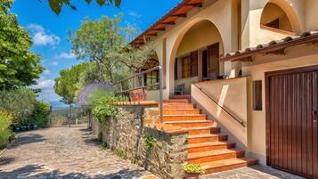 Standard Villa, 6 Bedrooms, Fireplace (Tuscany Villas With Private) | Property grounds