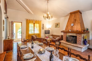 Vila Standar, 6 kamar tidur, perapian (Tuscany Villas With Private) | Tempat makan