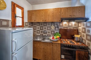 Villa estándar, varias habitaciones (Tuscany Villas With Private) | Cocina privada | Refrigerador, microondas, horno y parrilla de estufa 