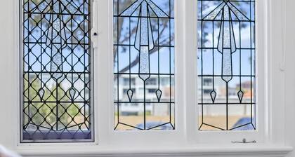 Elegant Art Deco Semi Detached 2-Bed Home by Parks