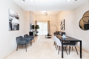 Appartamento Design | Area soggiorno | Smart TV 55 pollici con canali via cavo