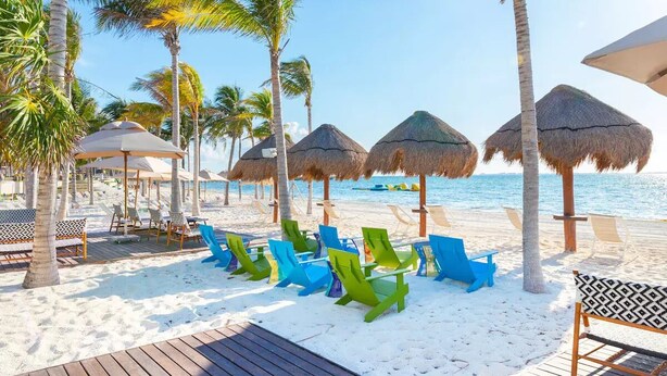 On the beach, white sand, sun loungers, beach umbrellas - Garza Blanca Cancun - Resort & Spa (Punta Sam)