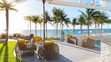 Vista frontal de la propiedad