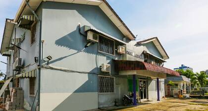 OYO 90881 Top Star Hotel