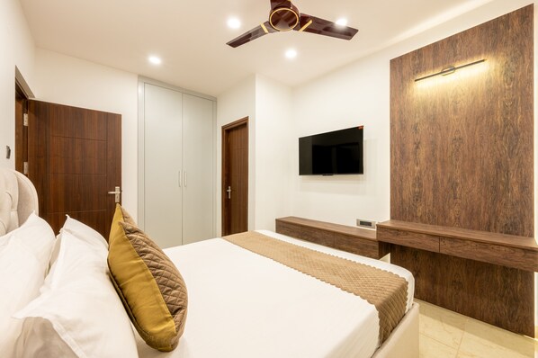 2 bedrooms, desk, iron/ironing board, free WiFi