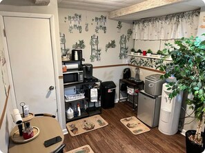 Interior - This special place is close to everything, making it easy to plan your visit.  (Smyrna)