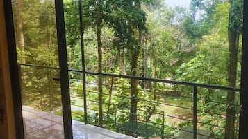 Basic Room | Desk, laptop workspace, free WiFi