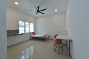 Standard Single Room, Private Bathroom | Bed sheets - OYO 90889 Narasindo Cottage (Rawang)