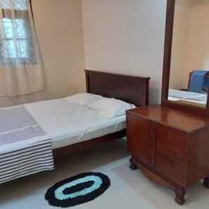 2 bedrooms, bed sheets - Superb Villa-Just 5 minutes to historical Galle Fort in Sri Lanka  (Galle)