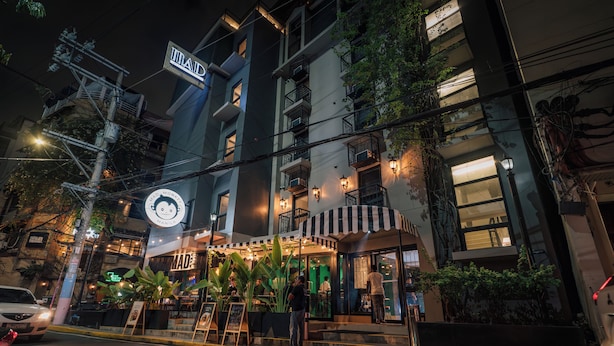 A building with a sign that reads "MAD" and a circular logo with a cat. - Mad Monkey Manila (Makati)