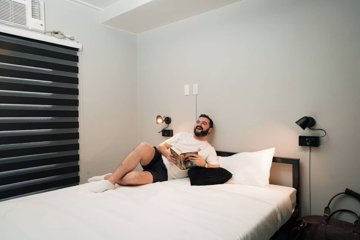 Standard Double Room, Non Smoking | Bed sheets