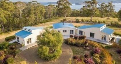 NewHaven, private retreat overlooking Dover Bay