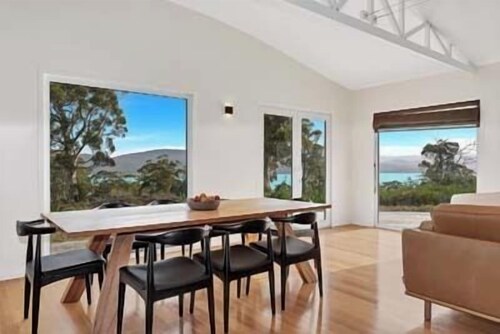 NewHaven, private retreat overlooking Dover Bay