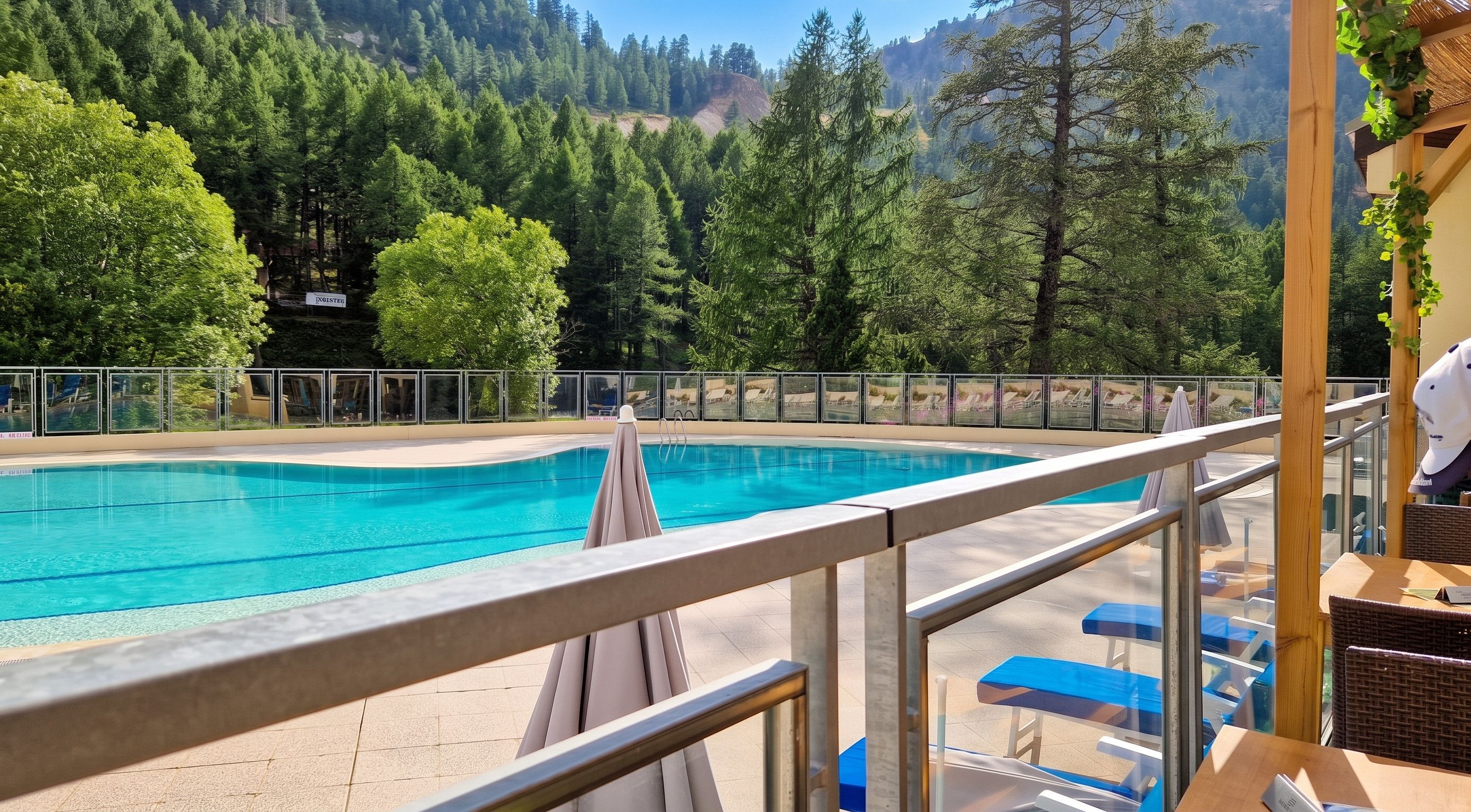 Vue sur piscine
