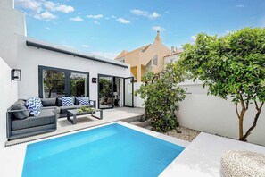 Pool - New and Stylish Pool Villa With garden near Beaches Sleeps 8 (Portimão)