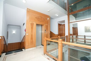 Interior detail - Hotel Kochar Continental (New Delhi)