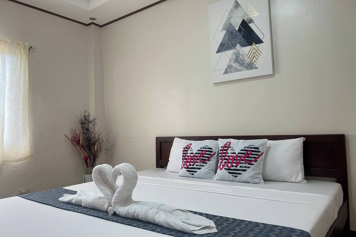 Desk, WiFi (free), bed sheets