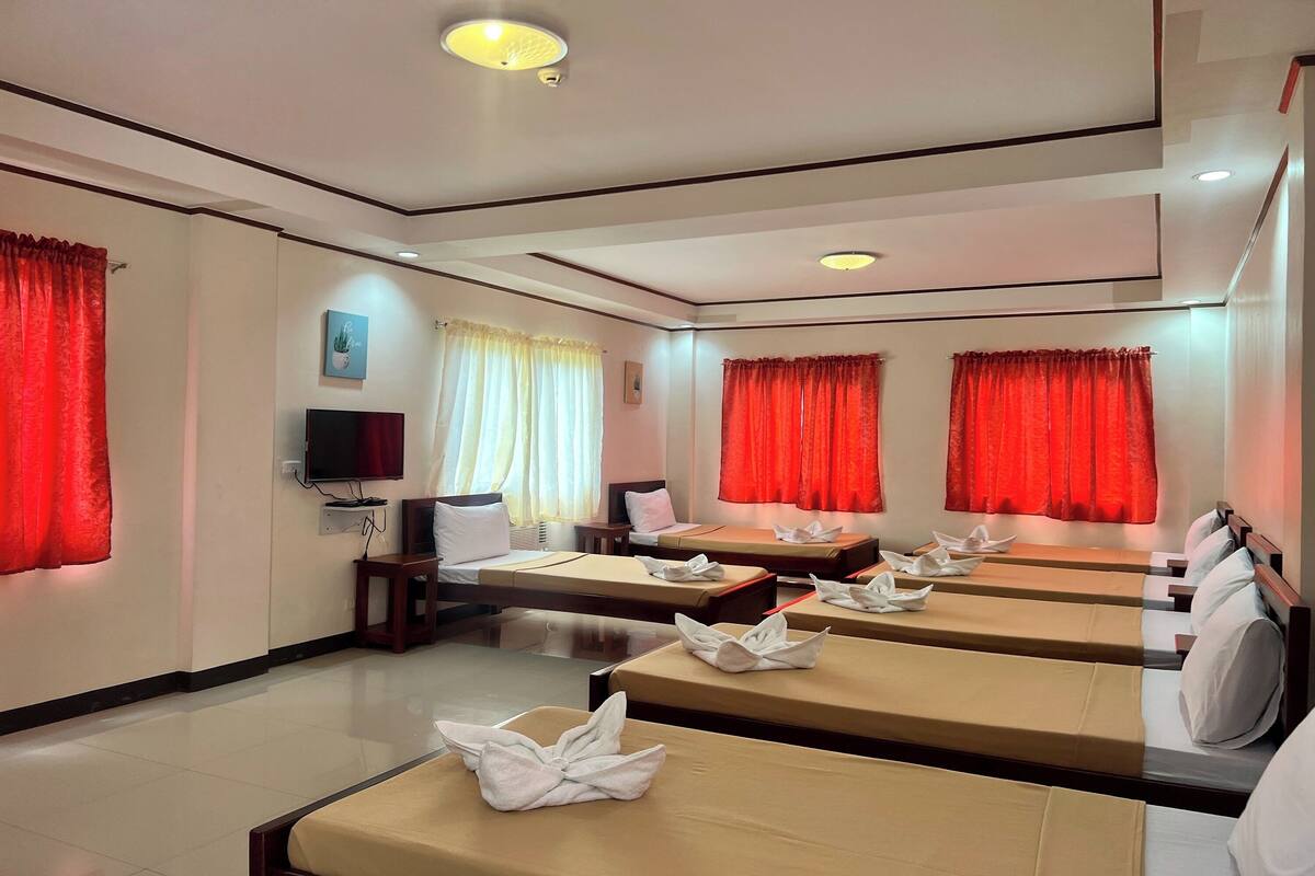 Desk, WiFi (free), bed sheets