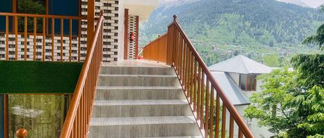 Vista frontal de la propiedad