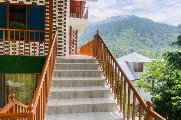 Front of property - Manali Vibes (Manali)
