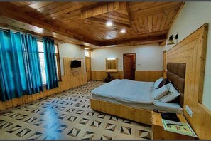 Family Suite | Desk, iron/ironing board, free WiFi, bed sheets - Antriksh Cottage Manali (Manali)