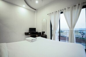 Minibar, desk, free WiFi, bed sheets - Chinar Residency, Bondarwadi Road, Panchgani, Mahabaleshwar (Mahabaleshwar)