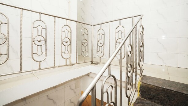 A marble staircase with metal railings and a handrail. - Harihara Residency Comfort Andheri East, Mumbai (Mumbai)