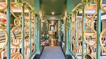 Pintu masuk properti