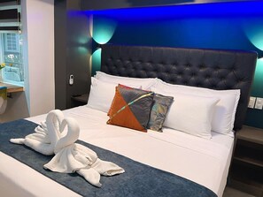 2 bedrooms, WiFi, bed sheets - 2 Bedroom with Jacuzzi (Lapu-Lapu City)