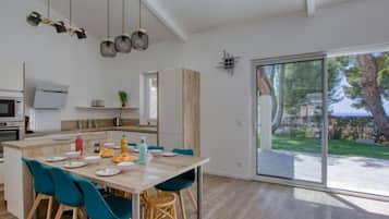 Réfrigérateur, micro-ondes, four, lave-vaisselle