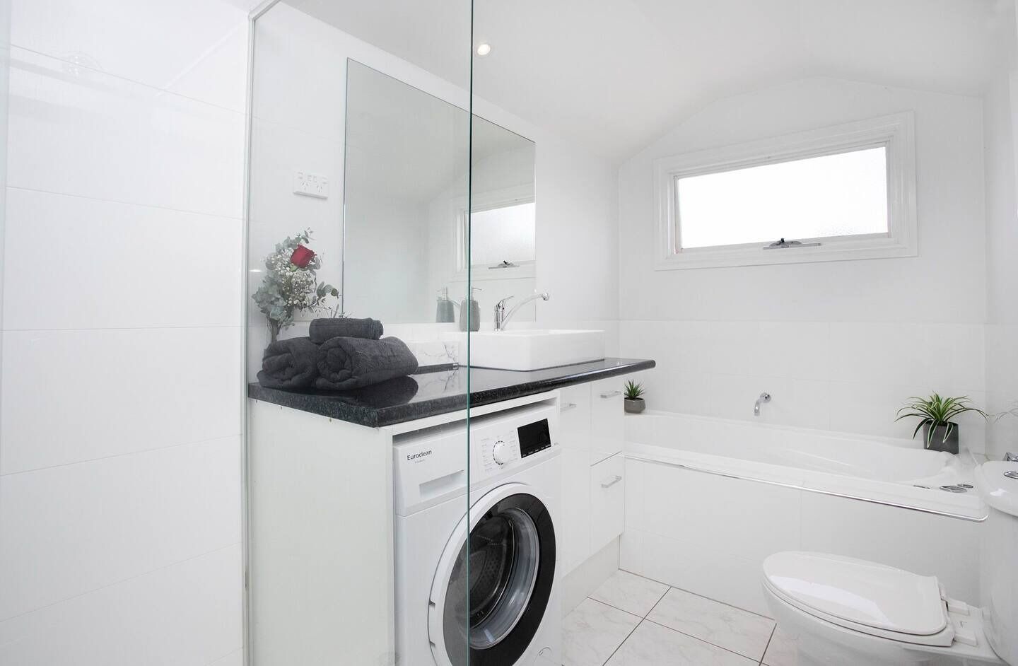 Shower, jetted bath, hair dryer, towels