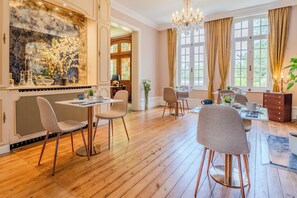 Desayuno bufé gratuito y diario