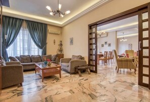 Living area - Entire rental unit is available to you hosted by Sarah in Badaro. Enjoy! (Bayrut)