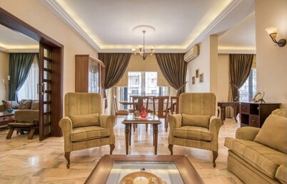 Entire rental unit is available to you hosted by Sarah in Badaro. Enjoy!