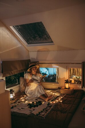 Romantic Studio Suite, Hill View | Individually decorated, desk, blackout drapes, free WiFi - Phu Morinn Cafe & Camping (Mae Rim)